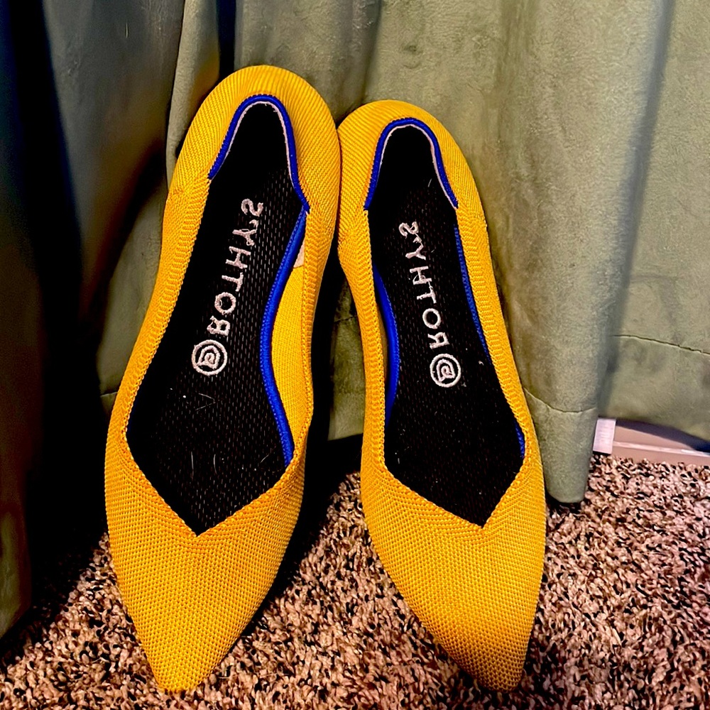 Size 8 yellow Rothy’s